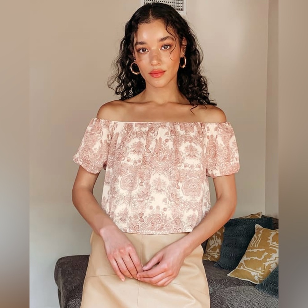 NWOT Full of Wonder Cream Floral Print Puff Sleeve Top